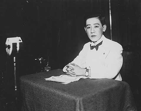 1933年在录音室的川岛芳子