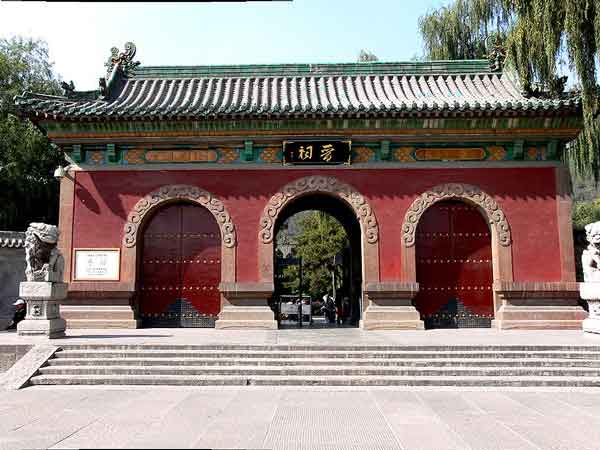 位于山西太原的晋祠，又称唐叔虞祠，是后人奉祀他的地方