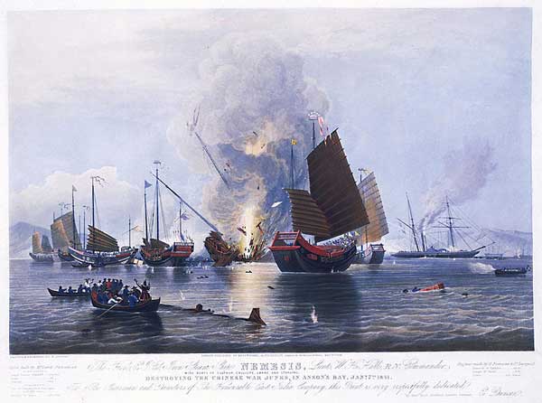 1841年鸦片战争虎门之战期间，英国复仇女神号（最右后方）战舰击毁一艘清朝戎克船