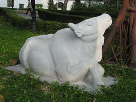 香港九龙寨城公园十二生肖像之牛